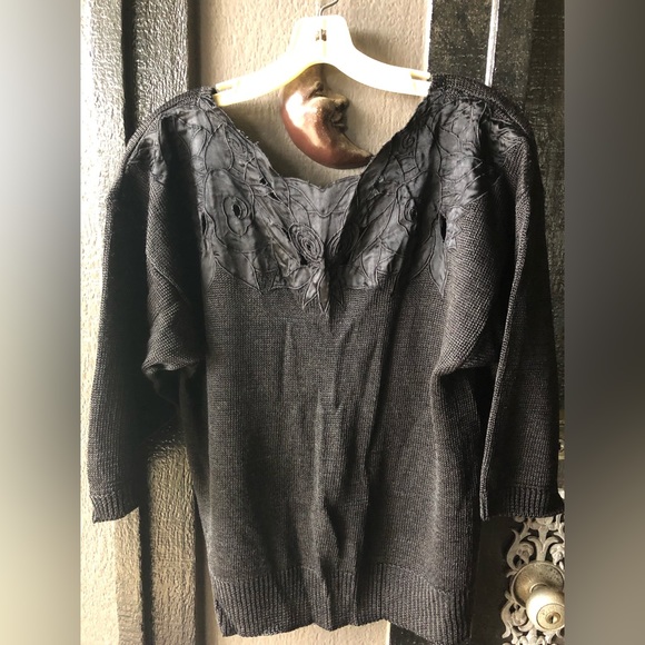 Uno & Una vintage sweater satin cut out flowers shiny knit v back elbow sleeves - Picture 2 of 12